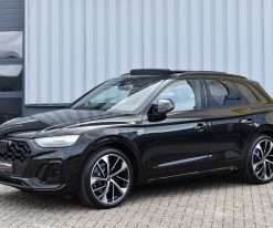 Alternative view of Audi Q5 50 TFSI e S-Line Competition 299 Pk Black Edition